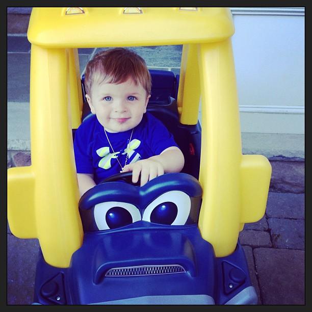 Glauda behind the wheel