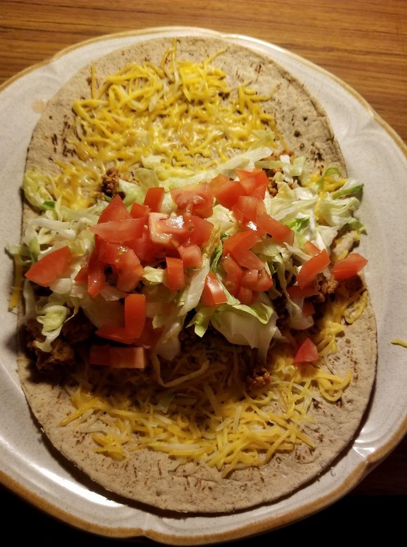 My dinner tonight. Good for my blood sugar. 15 flat bread. 0 cheese. 0 meat. 4 in seasoning. 2 in sour cream & lettuce. Not sure about the tomatoes. Yumm.