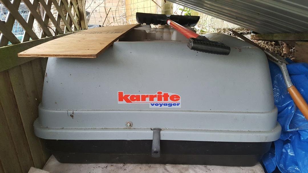 Yes this is a rooftop carrier in fantastic condition touch think it would be like 100.00 not
Let it go 40.00