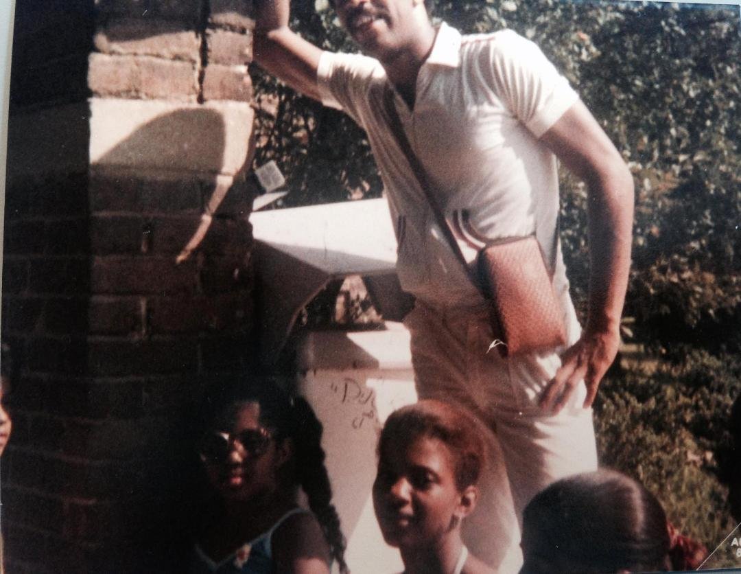 An early TBT treat. The person in the center of this photo has not changed in 35 years :-) Those of us who saw her this past weekend will back me up I'm sure. Love you cousin Joan Bulliner