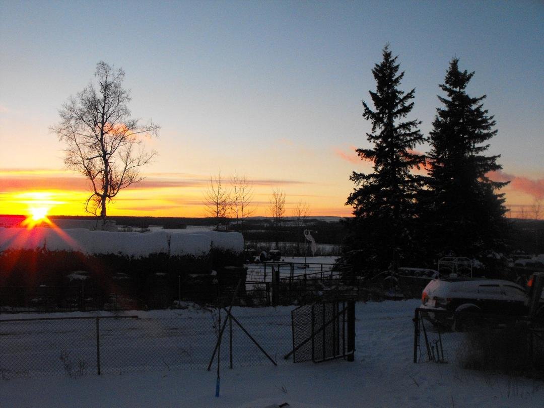 how great to have Jesus, a bad day becomes great, if i,m still and listen. we spent the day renovatin the HOVEL. AND HERE IS THE SUNSET   WE SHARED..  [no i,m no turning into a bible thumper] , but i realized today if i don