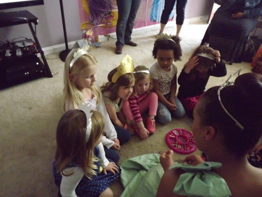Crafts with Friendship bracelets, for every one with the Princess.