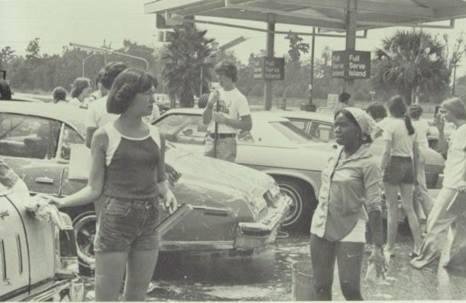 Car wash at Gen. De Gaulle Shell 1977