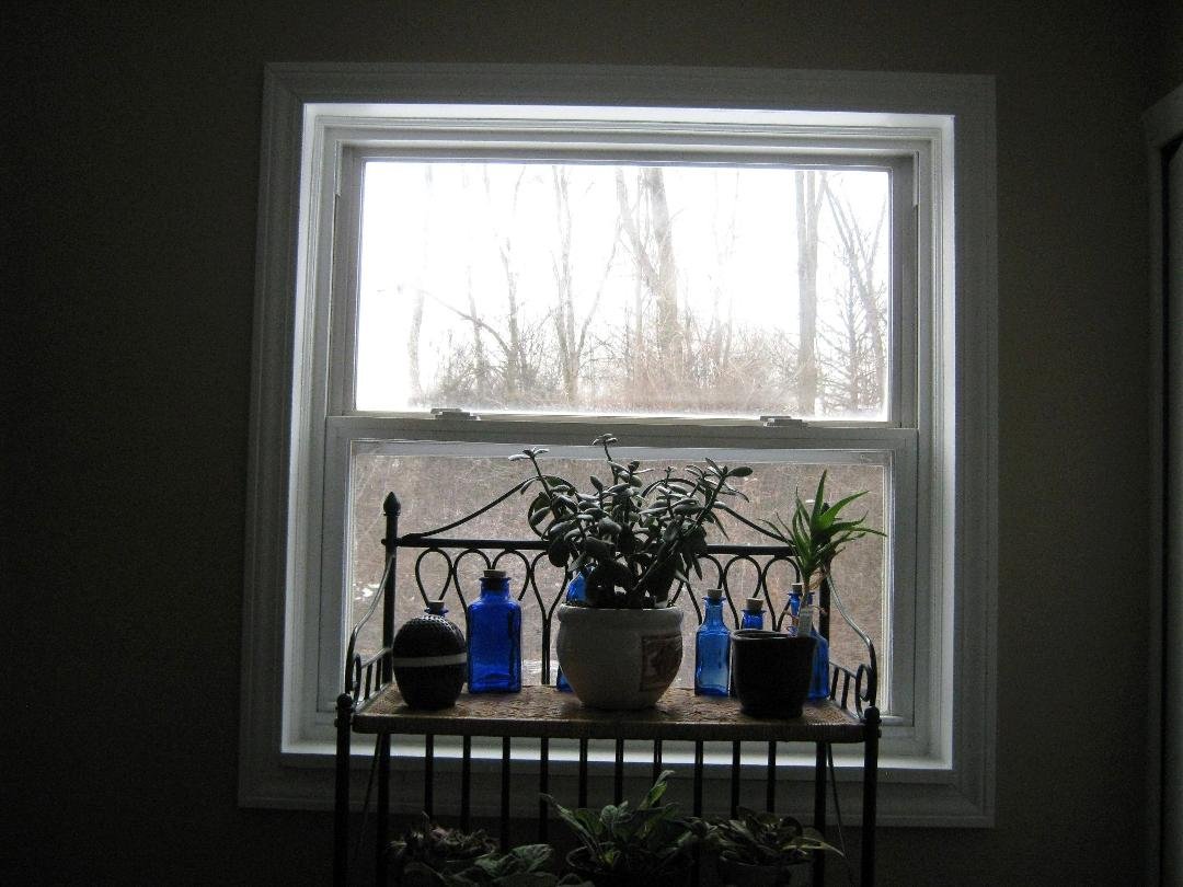 pics of the last 2 windows, trimmed. still have to finish painting. Not much left to do.