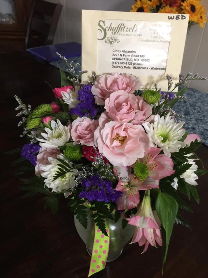 Thank you J'Nita Sprowson and Adam Sprowson for the beautiful flowers. ❤️❤️❤️