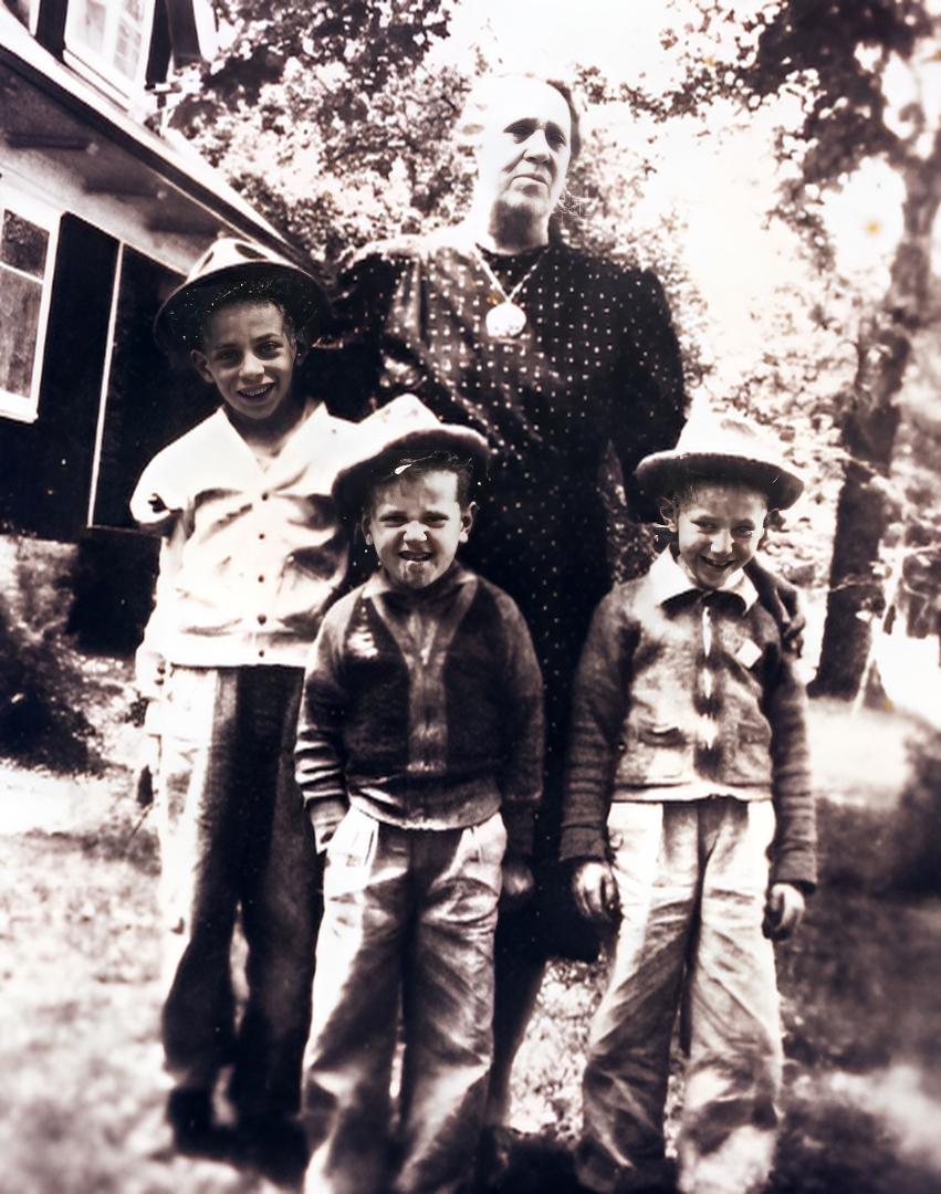 I was reviewing my genealogy this morning and came across an interesting story about that I had forgotten about.  Gramma Minnie must have been a little bit of a swinger before she married Grampa Arnold and I thought that I 