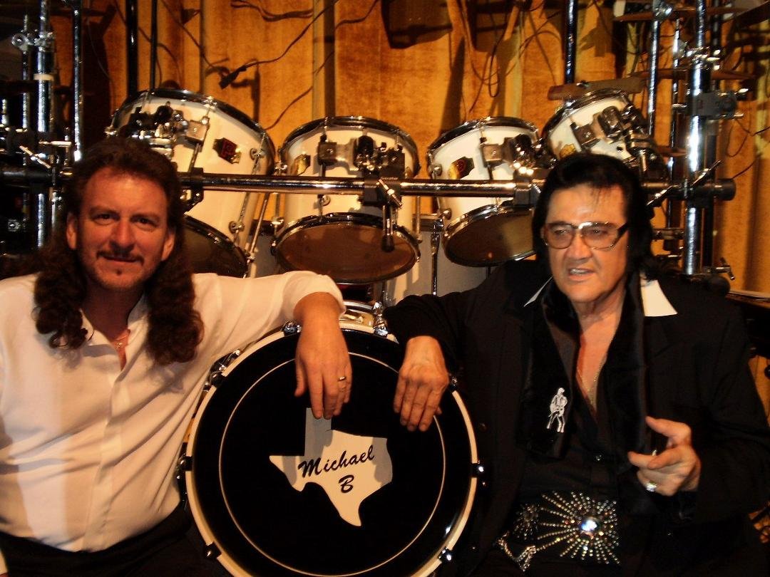 is playing in New Boston, Texas tonight with Johnny Harra, for Johnny's Blue Christmas Elvis tribute concert...starts at 7:30pm...still a few tickets left