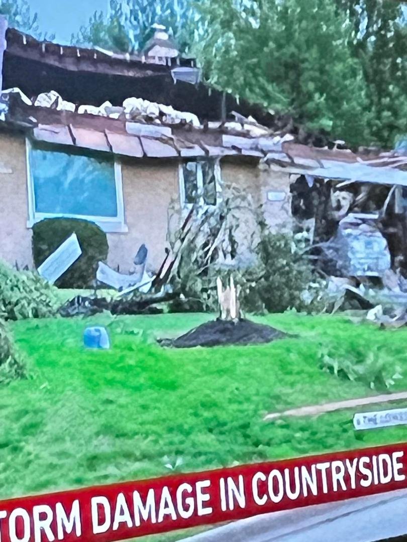 There was just a tornado that went through just northwest of Carol’s house around 45 minutes ago. Within 5-10 miles. Countryside, IL