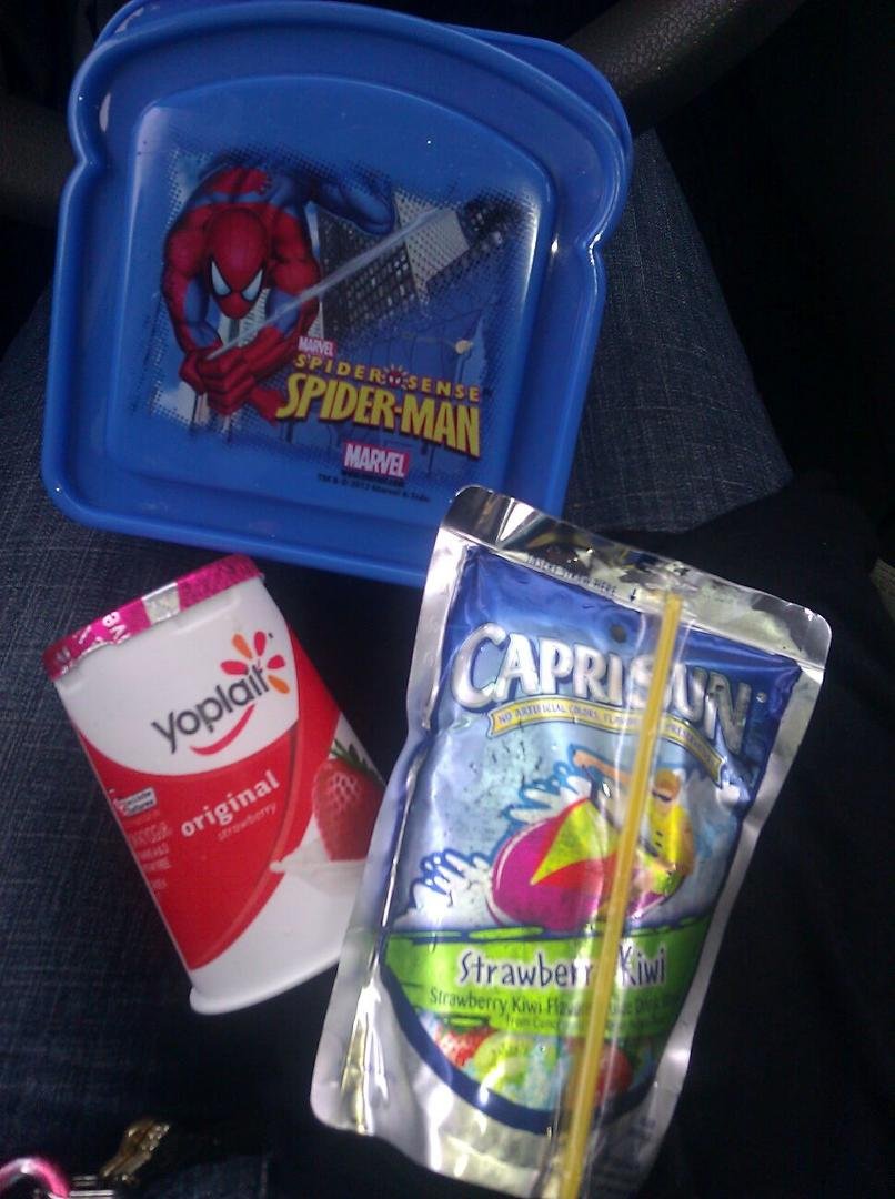Time to enjoy my kiddie lunch!!