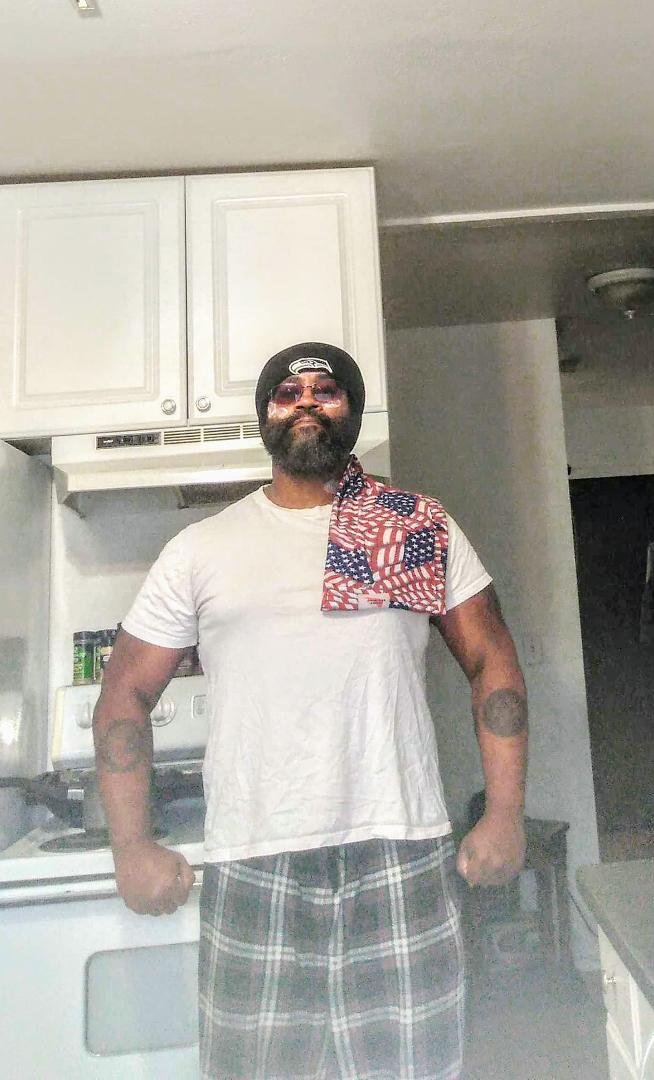 THE MIRROR IMAGING ON THIS PICTURE IS WRONG AS THEY ARE IN SOME OF MY OTHER PAST PICTURES WHERE EVERYTHING IS IN REVERSE LIKE A BIZARRO WORLD. IT HAS BEEN A HOT SUMMER AS I GAINED LOTS OF TAN LINES TOO.