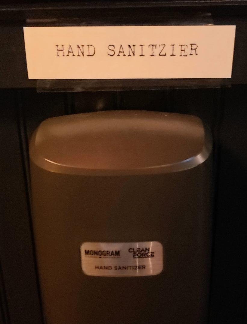 Creative way to spell hand sanitizer.