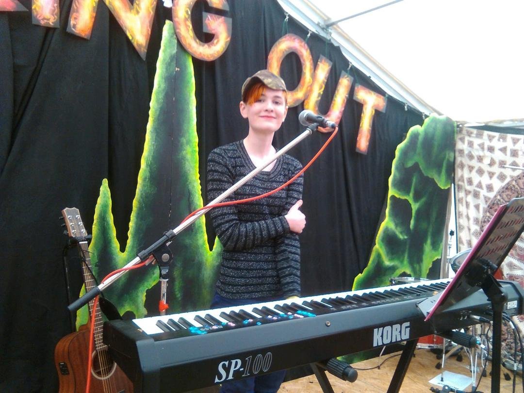 2016 the main event: Rowan Reynolds-Wright looking cool despite keyboard packing up