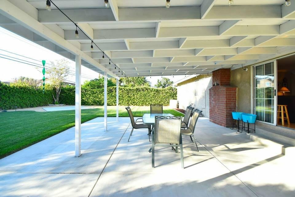 Beautiful Los Alamitos home in the highly coveted area of Rossmoor Highlands. Located in the award winning Los Alamitos school district including Rossmoor elementary, Oak middle and Los Alamitos high school. This home is a