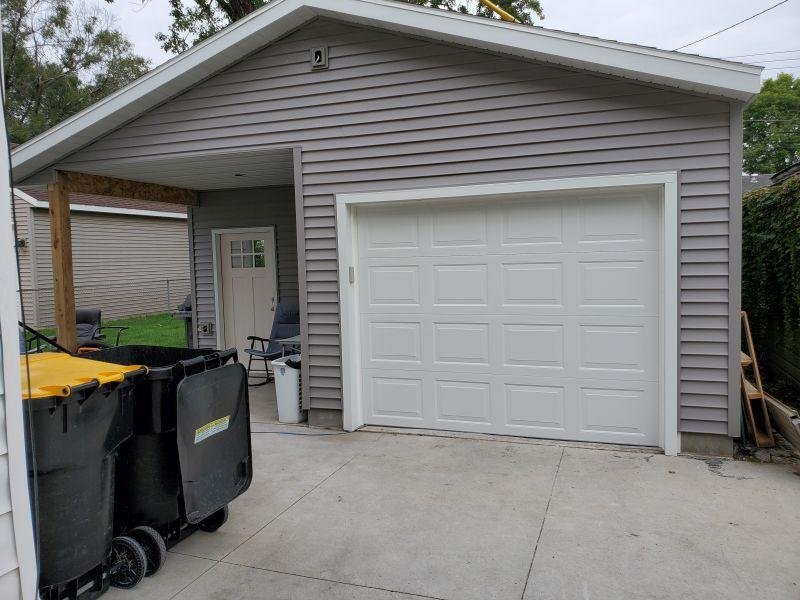 Garage/shop Exterior