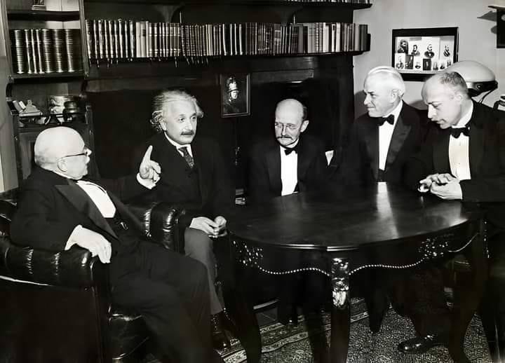 great minds think alike ... PoP-Quiz: can you identify the OTHER 4 people in this picture? (hint ... Quantum Physics)
