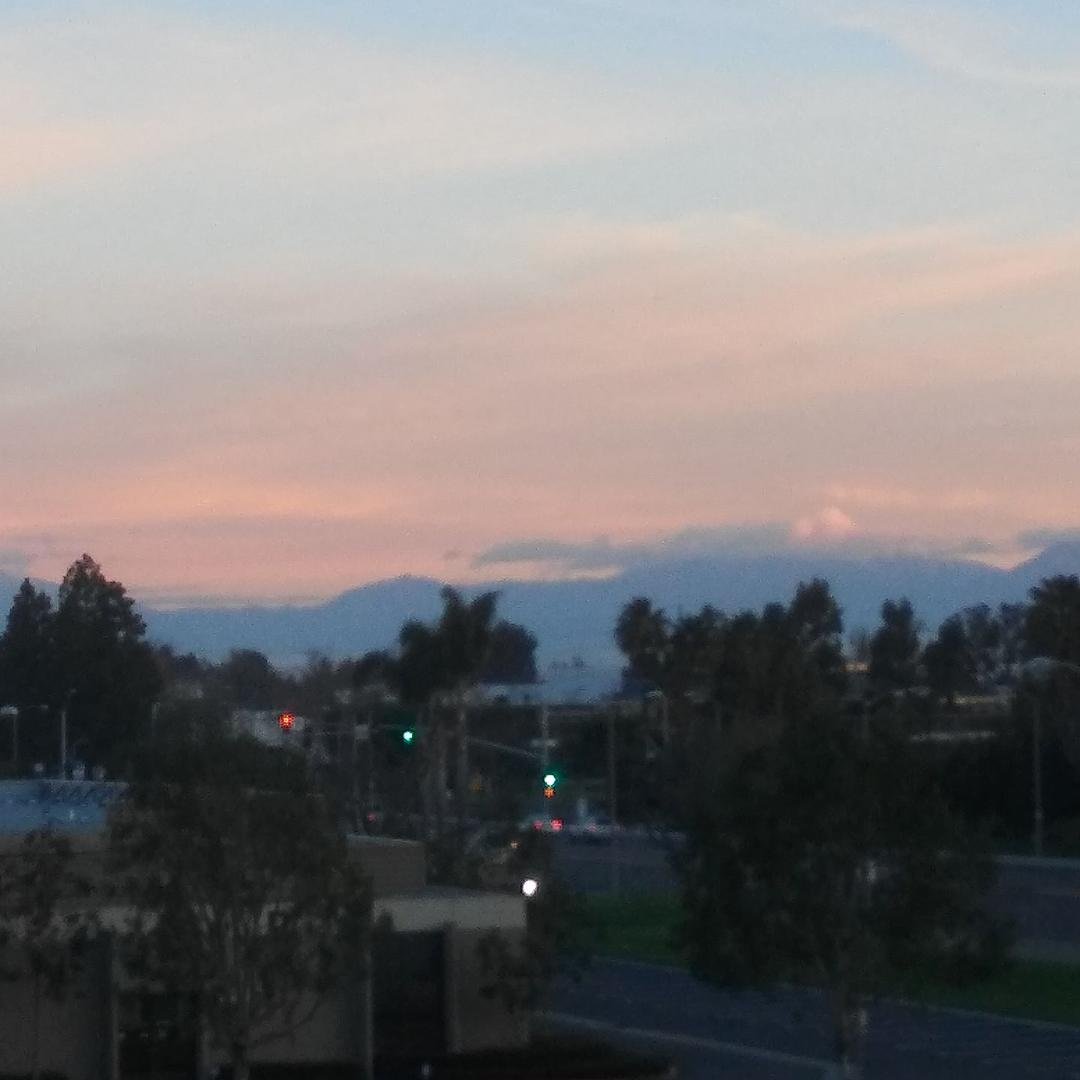 It was a beautiful mornin lookin at the mountains from costa mesa