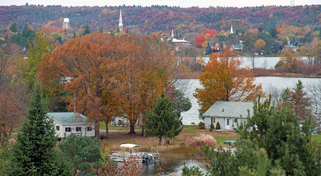 This is home....except our home is to the left of the spruce tree in front...but that is our boat ...