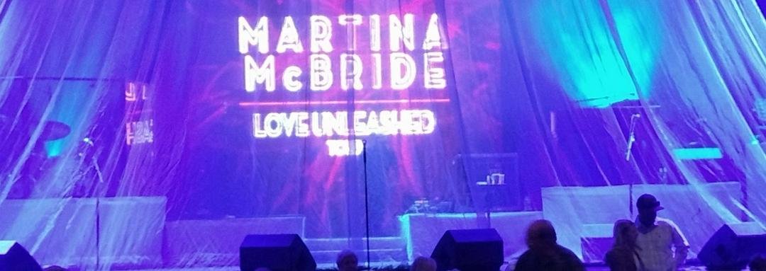 It was fun to see Martina McBride. The music over powered her voice, if the sound was a little less loud, it would have been excellent. We went with Don and Evy Warmbier, Janet's brother and sister in-law. Martina McBrid