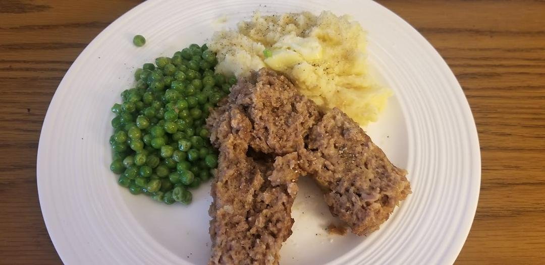 Comfort food tonight.
Homemade meatloaf, garlic mashed potatoes and sweet peas.