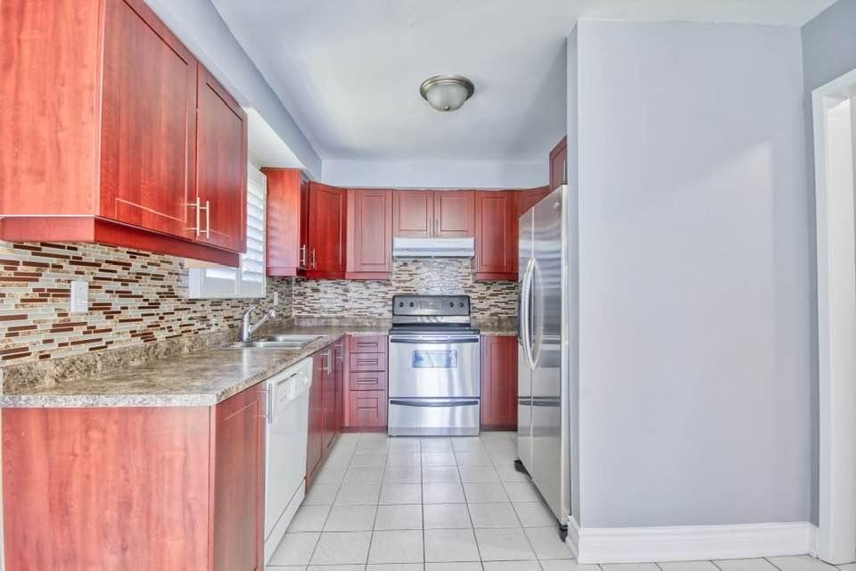 Beautiful Markham Home !!!Sold In 7 Days For A Whopping $153,000 Over The Asking Price !!!!!! Listing Price $898,888 *Sold Price $1,052,000 * If You Are Thinking Of Selling Or Just Want To  Know The Value Of Your Home Pleas