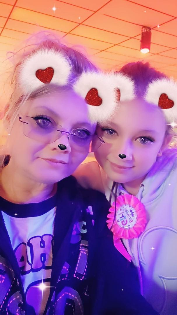 My birthday girl.. I can't believe ur 14 all ready. I love u baby girl.