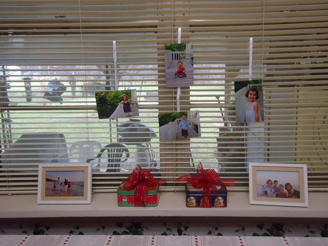 Shout out to Traci...guess you thoght you weren't here Christmas BUT you guys were! Take a look at the window behind the table. Everyone said what a beautiful family.