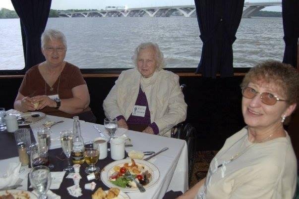 Milwaukee - Evans reunion with Barb, Ruth, & Dorothy - 2007?