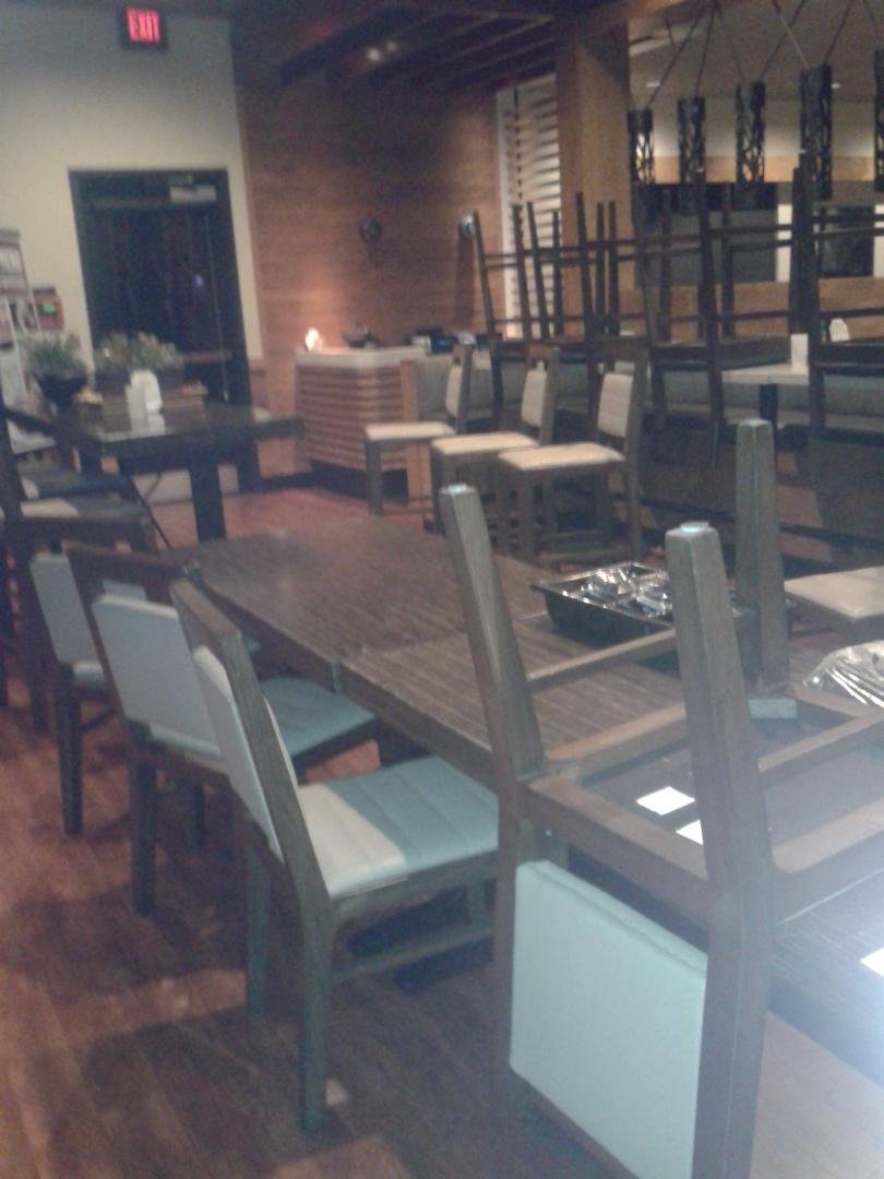 Yq casi terminando de trabajar en la limpieza dw restaurant unpoco cansada y desvelada pero ya en un rato a descansar .buen fin de semana tengan todos