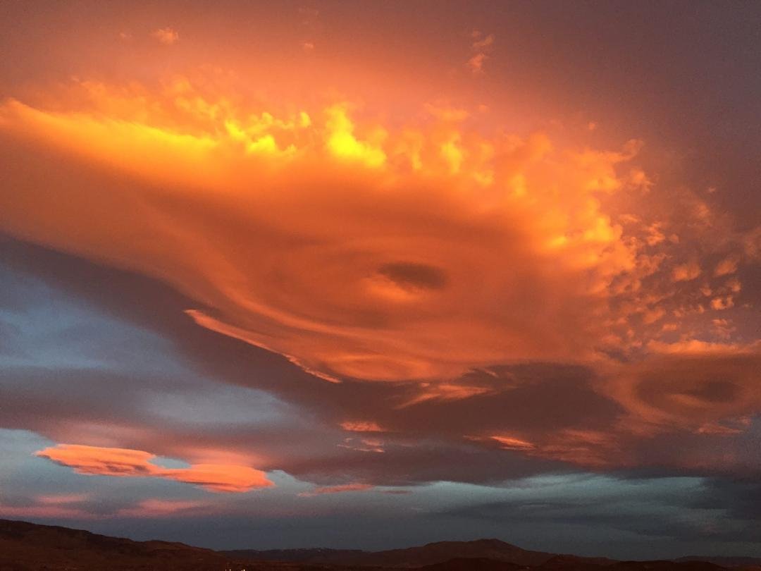 This is either a really unusual cloud over Reno, Nevada or an Alien Spaceship:)