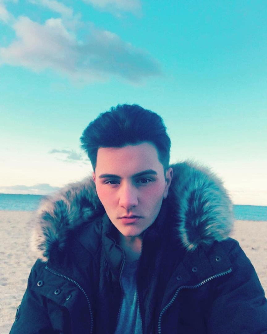 Happy 22nd Birthday to my handsome, funny, smart & talented grandson Ricky! Enjoy your day!!🎉🎶🎂♥️🎊