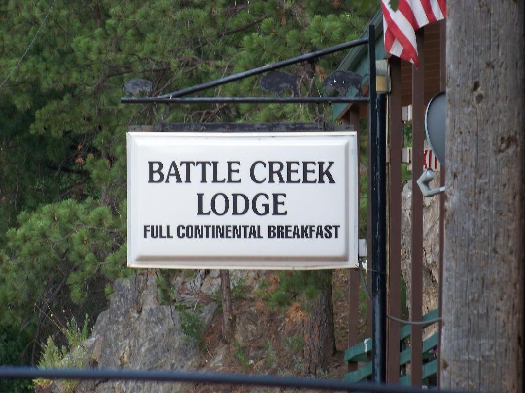 The mining here in Keystone was done in a little creek
called Battle Creek and they got little flakes of gold after panning
all day, not to be confused with corn flakes in Michigan.