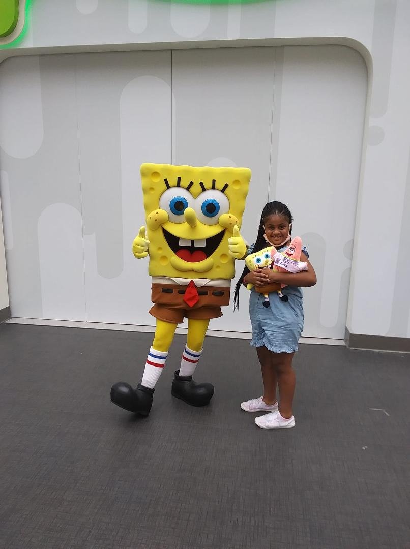 My baby girl hanging with Spongebob at Nickelodeon universals in jersey by jet stadium lol