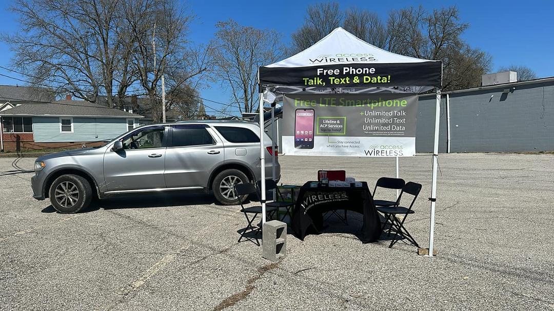 Come on BOONVILLE show up and show out  at Poseys Supermarket parking lot I’ll be here all afternoon. Come get your free lifeline phones!!We’ve got some gorgeous new upgrades come on come out and show the love Evansville h