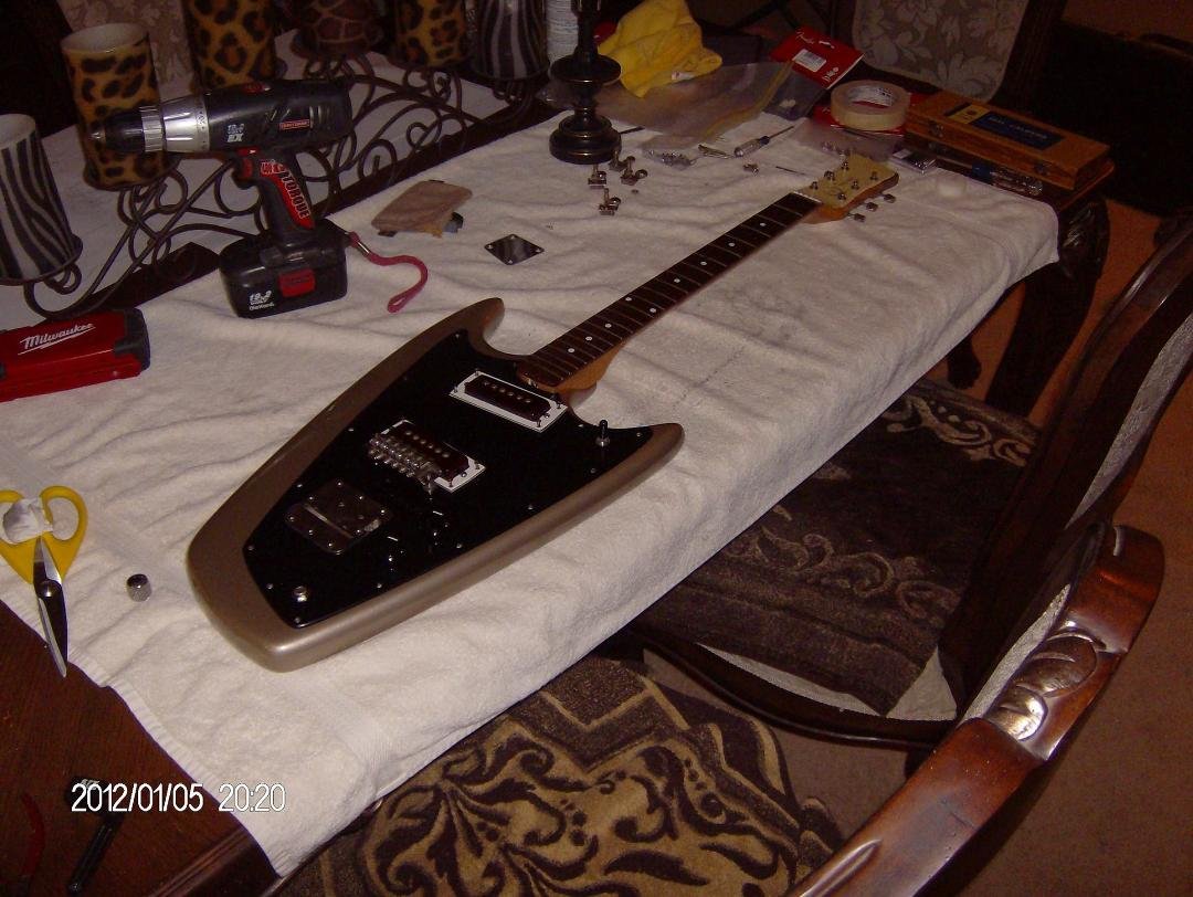 I'll close with this today! I will tell you guys that I found a origonal whammy bar for this guitar for an extorted price from a Shadey guy!!!
But I'm glad to have bought it to complete this very collectable guitar for my c