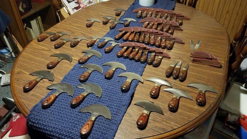 Have made some progress!  I think I'm done with the head/round knives I'll be taking.  Have to finish the sheaths on some yet.  Now to start on the trim knives.  I may run out of steam, and or time, and not have as many as 