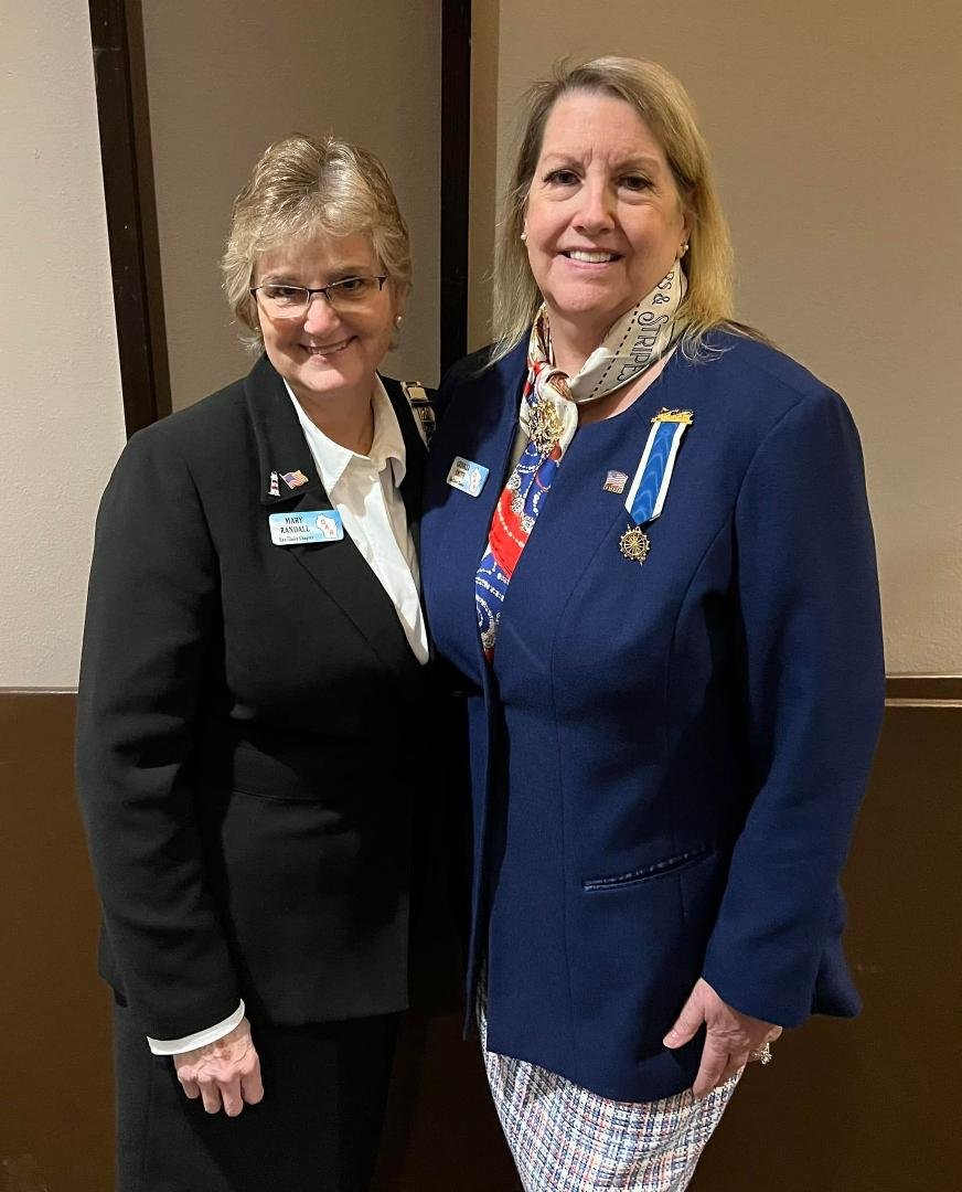 I had a great time at the WSSAR/WSDAR George Washington’s Birthday Luncheon at the Sky Club in Plover, WI today. Thrilled to find fellow Eau Claire DAR daughter, Mary Randall,  there too. 🍒🪓🇺🇸