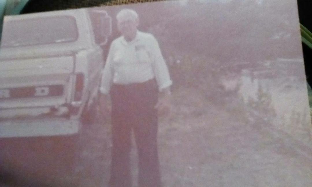 Happy Thanksgiving Day everyone. Remember whay you are thankful for. Yhis pic wad of my father Chris Steinborn