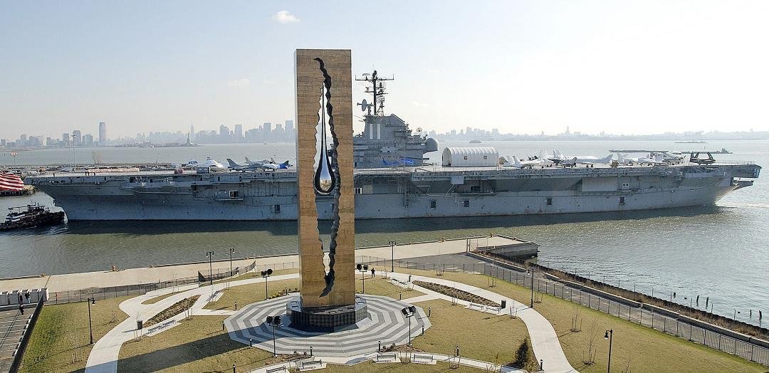 This has to be one of the best kept secrets in this Country!!
I have never seen or heard of this memorial. This Tear Drop 9/11 Memorial is located in Bayonne , New Jersey , right across from New York City . On the other s