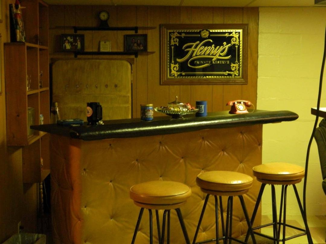 Reck room bar