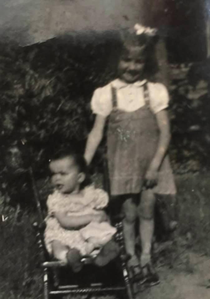 Denise Abbott Keith, do you recognize the little girl in this Photo?  I’m the baby, the girl is an Abbott but I forgot who her parents are.