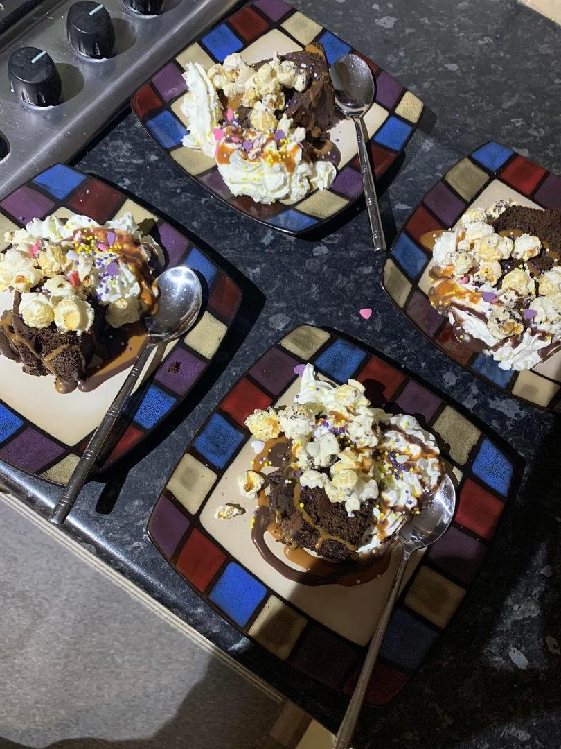 Spoiling my French students abit 💖Chocolate fudge cake, with whippy cream, caramel& chocy sauce, topped with white chocolate Oreo popcorn 🍿 😆🍿🍫🙌💖💖