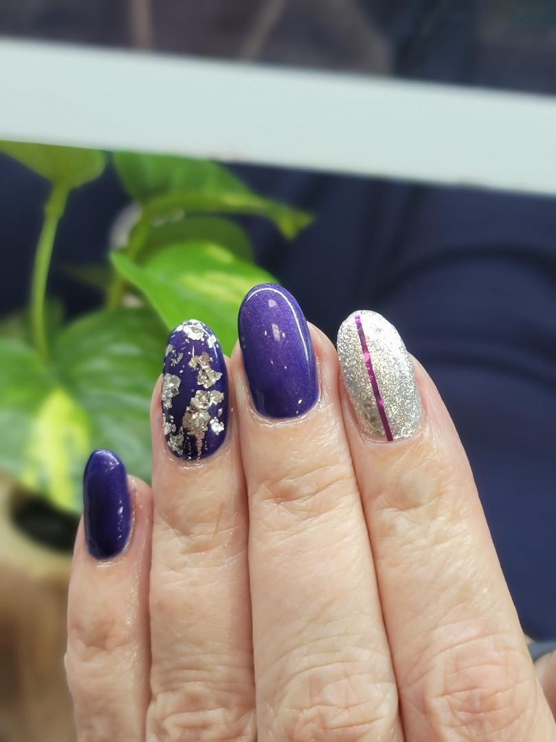 New nails! Stay tuned for St. Patrick's Day next! Too bad nobody sees them but the grocery store checkers. Ha ha!