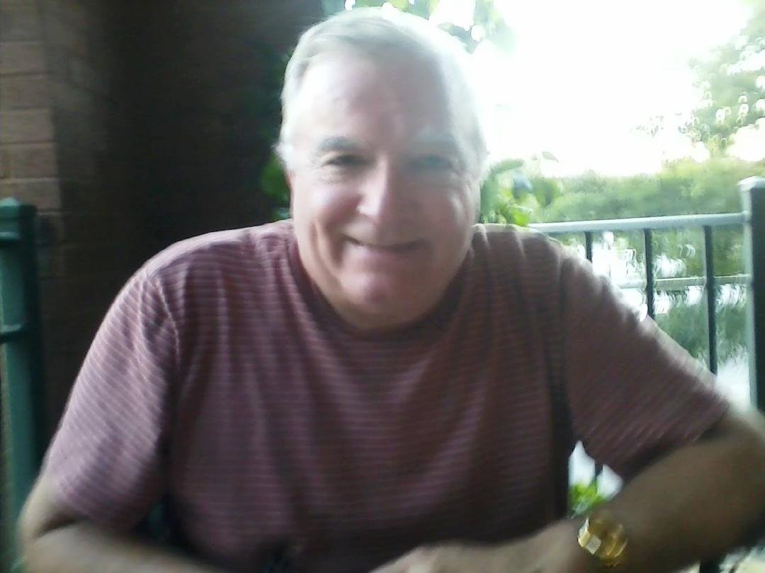 My childhood best pal and neighbor Judgie, now known to the world as Neal Thompson.  I've needed some relaxation lately and getting together for a couple of hours is a tonic.  I think the nice waiter at 212 got tired of com