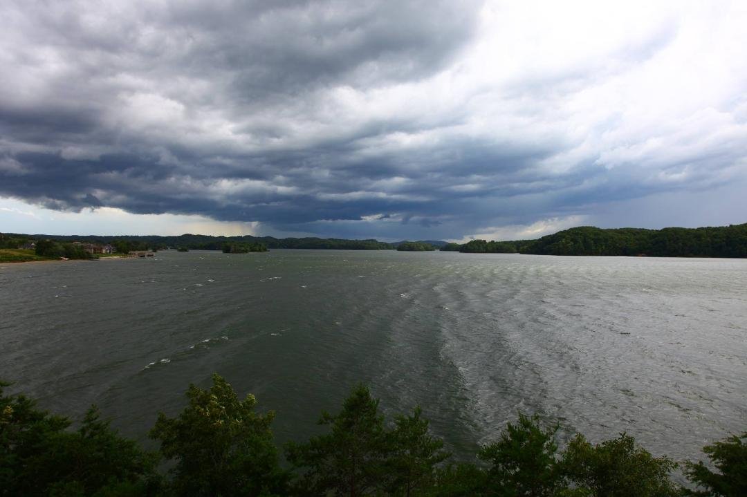 The video was from 7 July.... a week later, we again had strong winds. This time the lake actually had 2 ft swells.... (not serious enough for anyone familiar with sailing on the ocean, but pretty amazing for an inland la