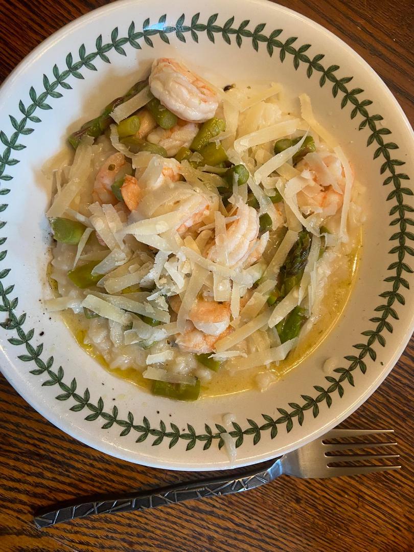 A rainy Sunday is always the best day to be cooking. This is first try of this recipe, instant instant pot risotto with shrimp and asparagus. Called for only a half a cup of grated Parmesan, and that is simply not enough!
