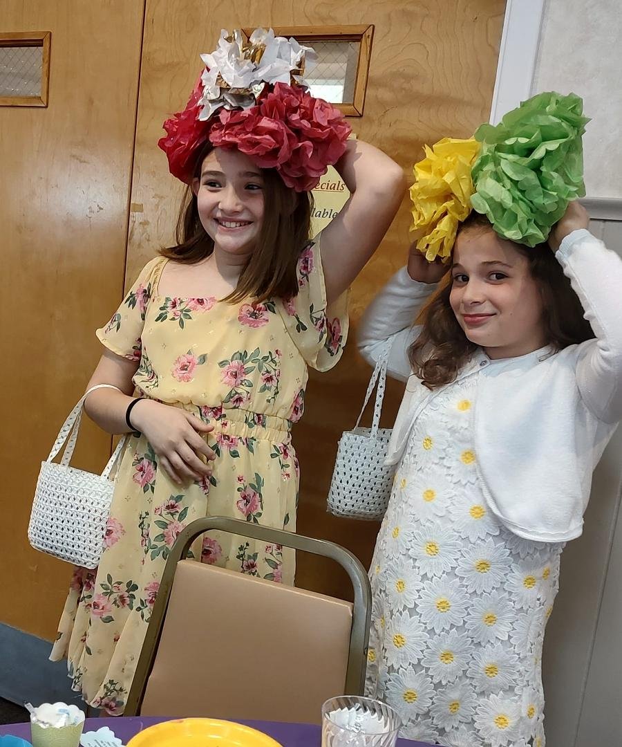 Giuliana and Zoe's new hats!