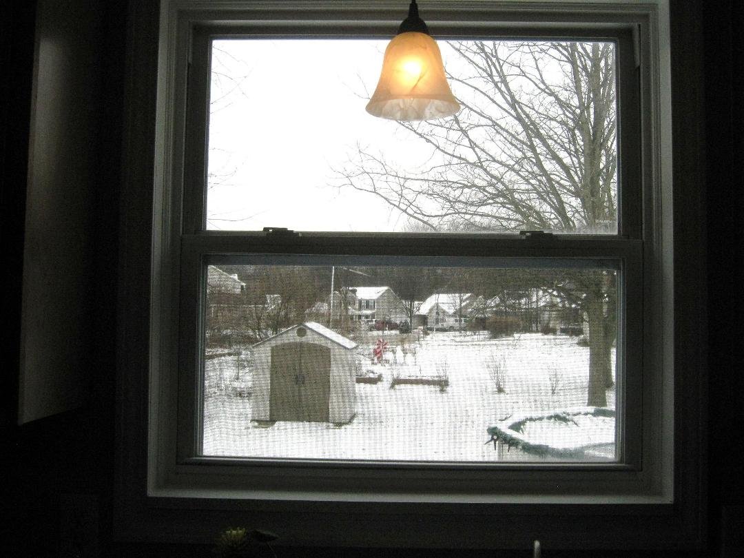 pics of the last 2 windows, trimmed. still have to finish painting. Not much left to do.
