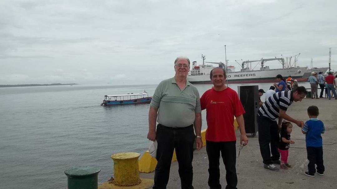At Puerto Bolivar Machala Ecuador con Julio Manuel Santisteban