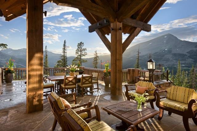 This property features spectacular patio views. What do you think?
#mountainviews #rustic #perfectpatios