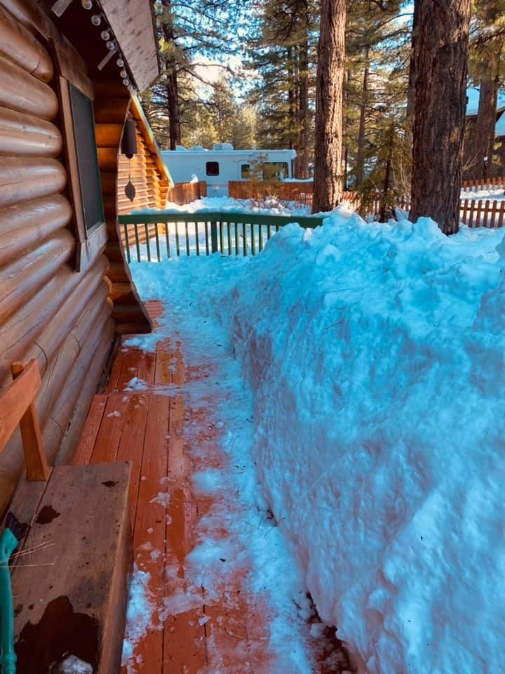 Wow, look the snow is off the Motor home’s roof.
Ladder and shovel work did the trick!
